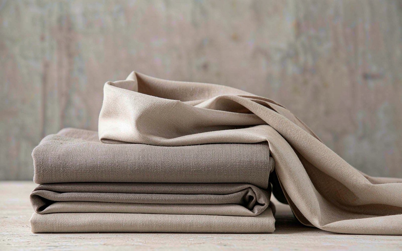 Made-to-Order Scarf Wholesale 2026: Low MOQ, Zero Waste, Fast Turn